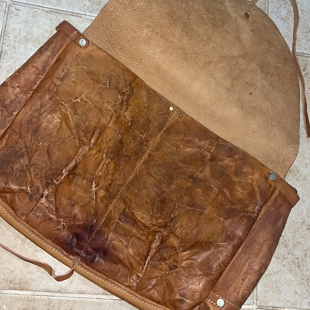 NWOT FREE PEOPLE Portland Distressed Messenger Bag - Picture 7 of 9